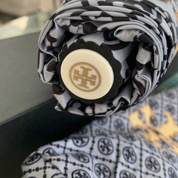 ❤️❤️❤️Tory Burch folding umbrella, grey/yellow/black NEW❤️❤️❤️ - Picture 10 of 12